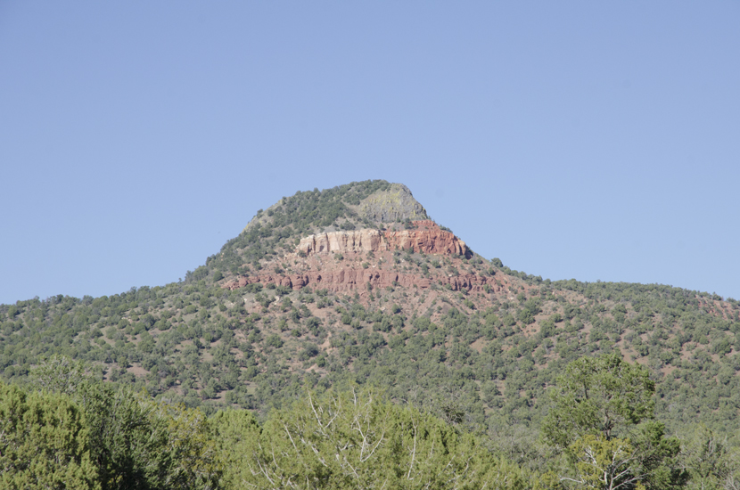 Red Butte (AZ), site sacré des Havasupai, sept. 2012
Canyon Mine est au pied de Red Butte
Keywords: Red Butte site sacré havasupai;Red Butte menacée par la mine du Canyon;Grand Canyon du Colorado menacé par l&#039;uranium