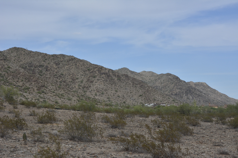La Montagne du Sud, Territoire Akimel O'odham, Arizona, menacée par un projet d'autoroute, septembre 2015
