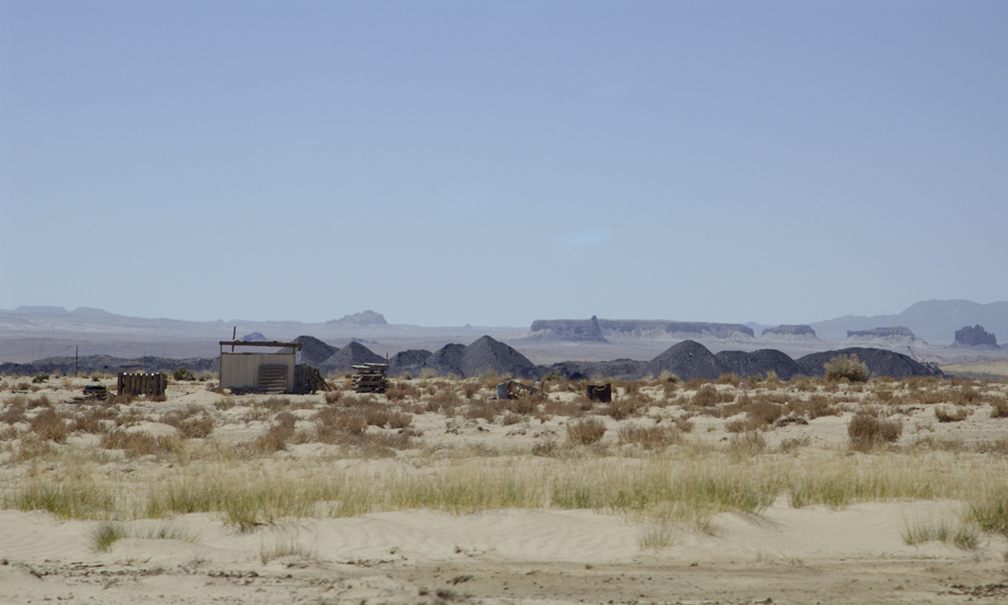 Mine de charbon dite "Navajo", dans la Réserve Navajo, près de Shiprock, NM
Keywords: mine de charbon;nation navajo;réserve navajo;charbon four corners;©photo Christine Prat