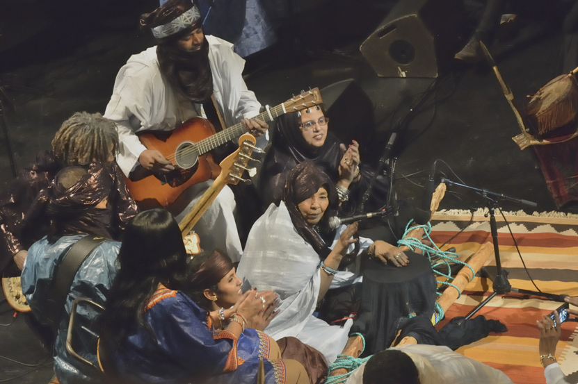 Lalla Badi avec Tinariwen
