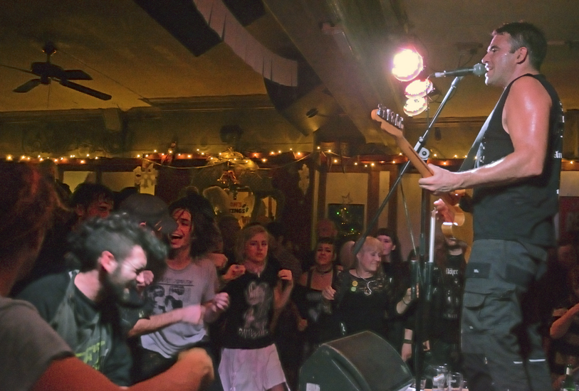 Fox & Firkin, London,12-12-2016
IT, Jay and audience
