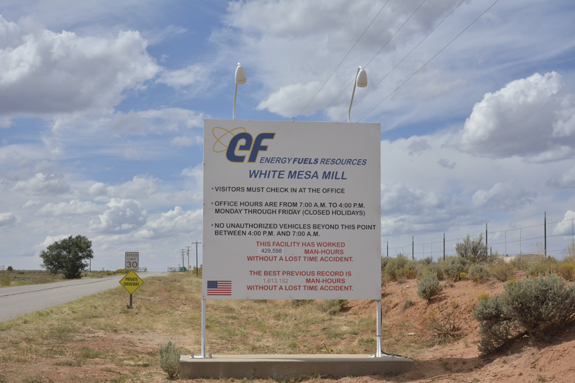 White Mesa uranium processing Mill, Utah, septembre 2017
Energy Fuels devrait transporter le minerai d'uranium de la Mine du Canyon à l'usine de White Mesa. Le mouvement 'Haul No!' s'oppose activement au projet.
Keywords: energy fuels utah;usine de traitement d&#039;uranium white mesa utah;luttes contre l&#039;uranium;luttes contre le nucléaire