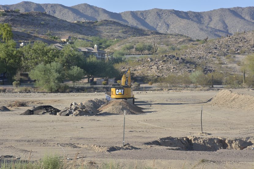 L'autoroute, entre la Réserve Indienne de Gila River et la cité de banlieue Ahwatukee, 2 octobre 2017
